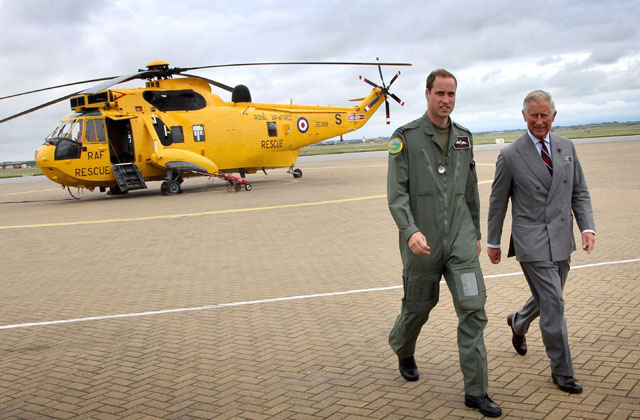 Peter Phillips, Kate Middleton, Duchess of Cambridge, Duchess of  Cornwall, Helicopter, Duke of Cambridge, Prince Phillips, Prince William, Princess Kate, Middleton Family, Buckingham Palace, Coronation, Queen Elizabeth, Pippa Middleton, James Middleton, Carole, Michael, Birth, Royal Baby, Hospital, Paparazzi, Birth Plan, Hospital Suite, Room
