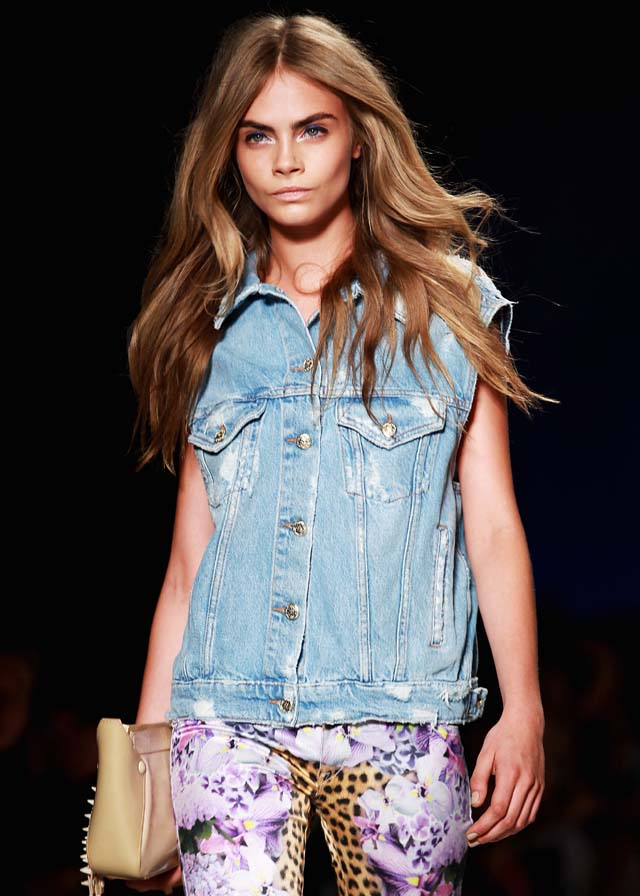 Cara Delevingne Model,  Cara Delevingne Sienne Miller Kiss, Cara Delevingne Ex-Girlfriend One Direction, Cara Delevingne Harry Styles Dating, Cara Delevingne Harry Styles Back Together, Cara Delevingne Burberry, Cara Delevingne Runway Fashion Show, Cara Delevingne Sexy Photos, Cara Delevingne Hot Photos, Cara Delevingne One Direction