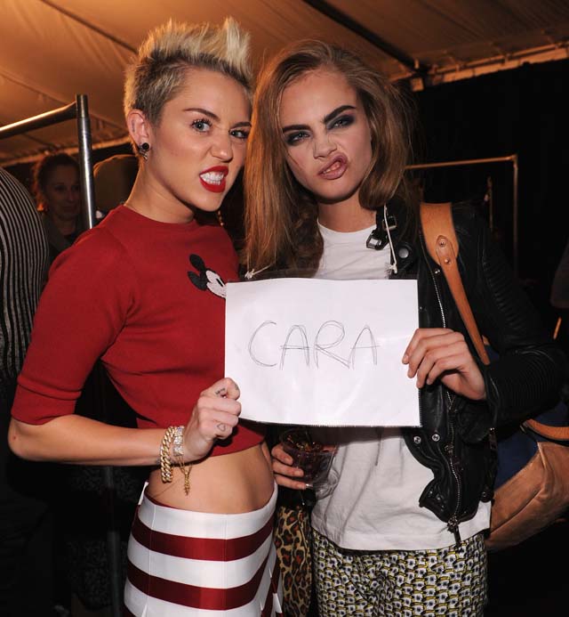 Cara Delevingne Model,  Cara Delevingne Sienne Miller Kiss, Cara Delevingne Ex-Girlfriend One Direction, Cara Delevingne Harry Styles Dating, Cara Delevingne Harry Styles Back Together, Cara Delevingne Burberry, Cara Delevingne Runway Fashion Show, Cara Delevingne Sexy Photos, Cara Delevingne Hot Photos, Cara Delevingne One Direction