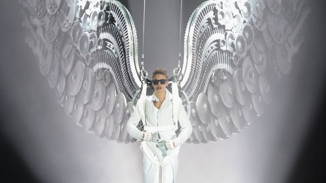 Justin Bieber Bong Water, Justin Bieber Bong Water Out of Van, Justin Bieber Throws Bong Water, Justin Bieber Bong Weed, Justin Bieber Smoking Weed, Justin Bieber Marijuana Bong, Justin Bieber Smokes Pot