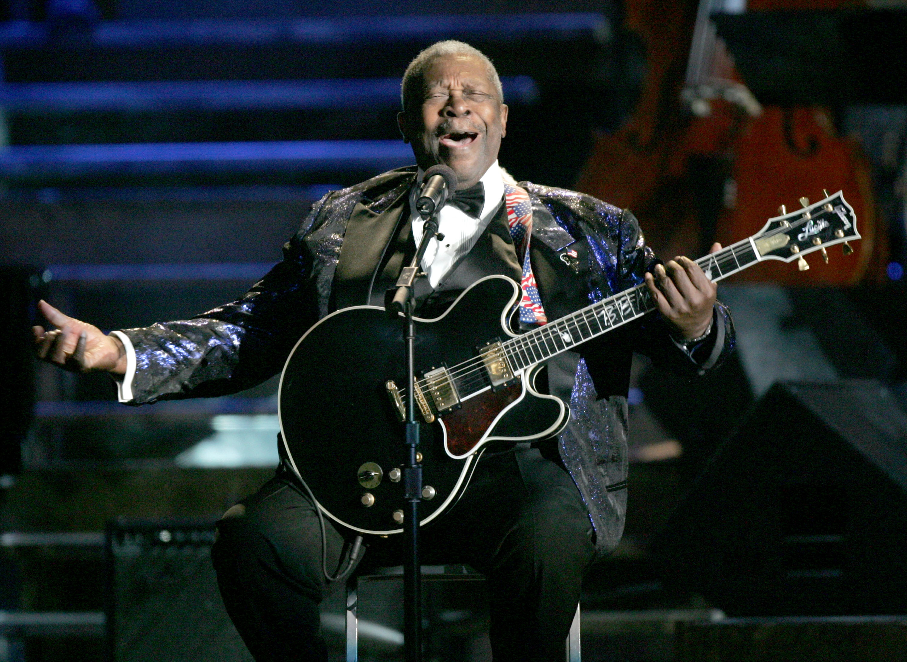 B.B. King performs in Los Angles in 2004 at a Ray Charles tribute concert. (Getty)