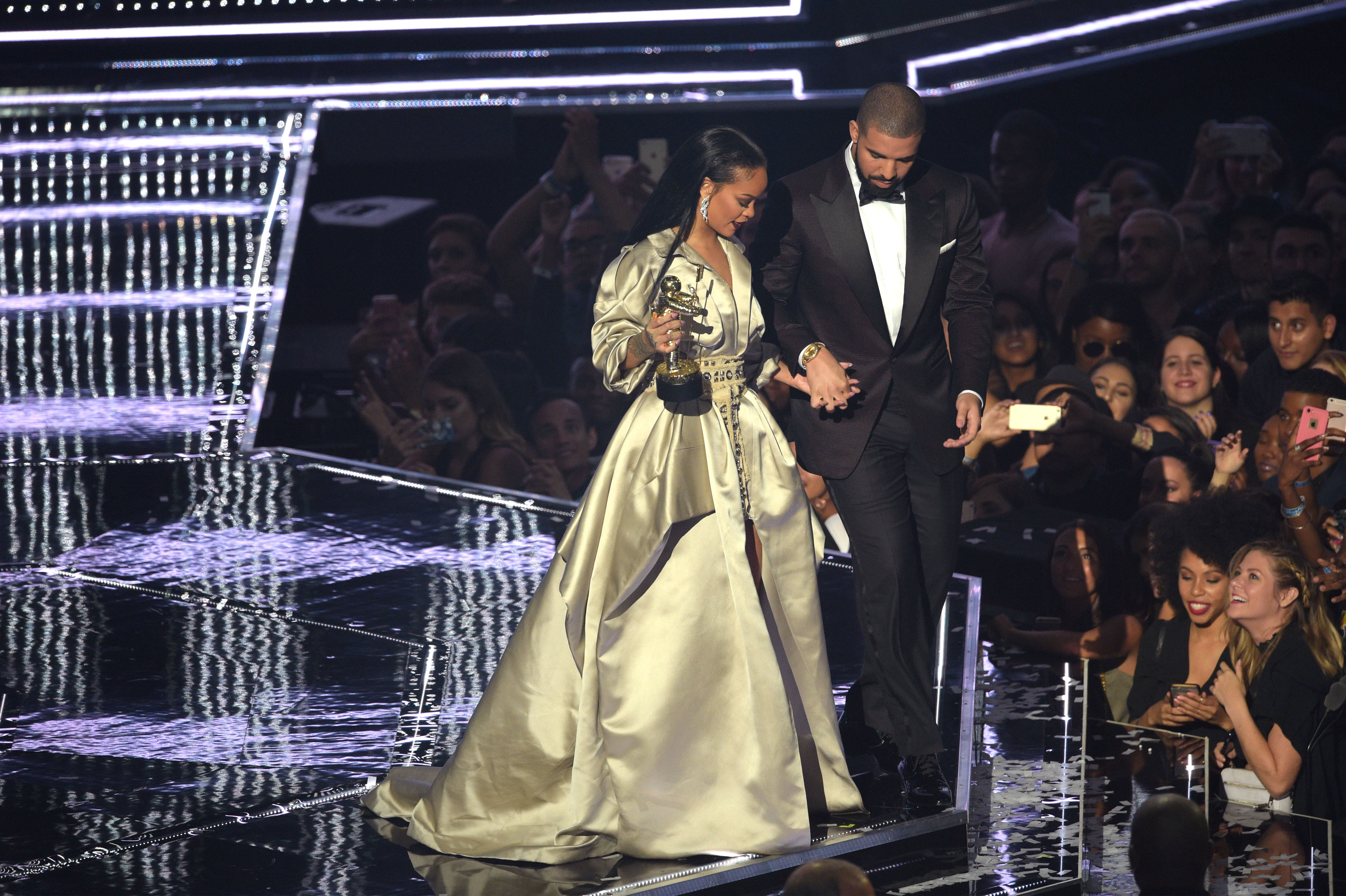 Drake and Rihanna at the MTV Music Video Awards on August 28, 2016 in New York City. (Photo by Jason Kempin/Getty)