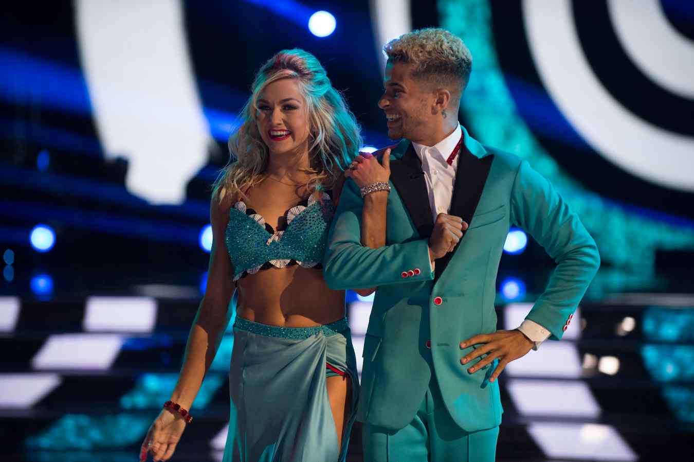 Lindsay Arnold, Lindsay Arnold Injury, Lindsay Arnold Injury 2017, Lindsay Arnold Injury Update,Lindsay Arnold DWTS, Lindsay Arnold Injured