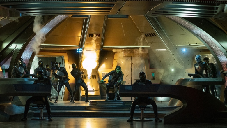 Osyraa and the Regulators on the bridge of the Discovery during battle