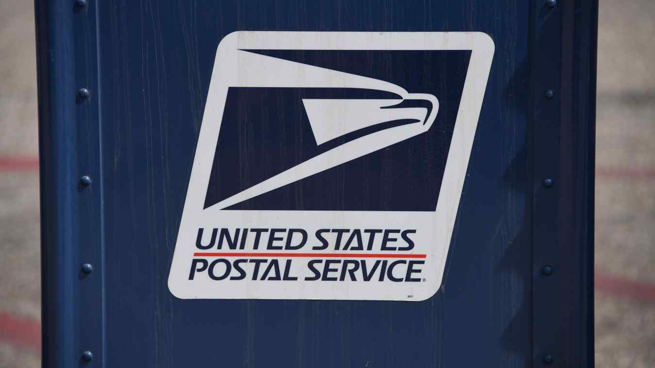 Is mail delivered on Thanksgiving?
