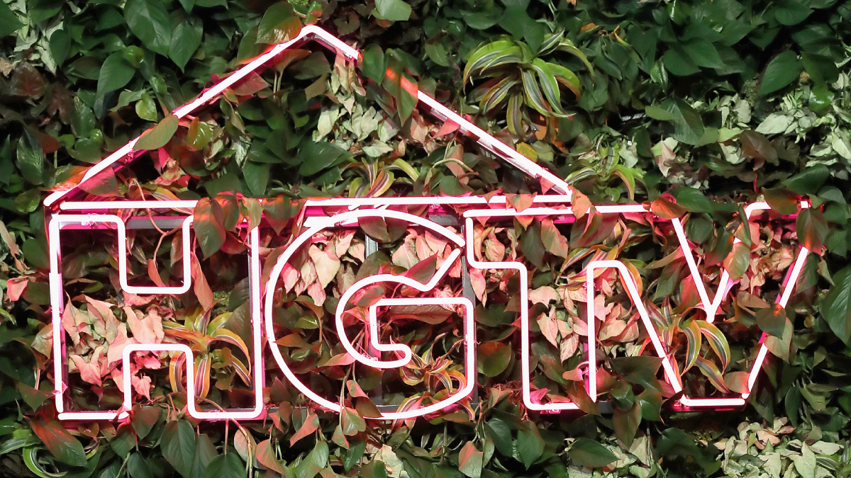 Neon HGTV logo at the 2018 CMA Music Fest