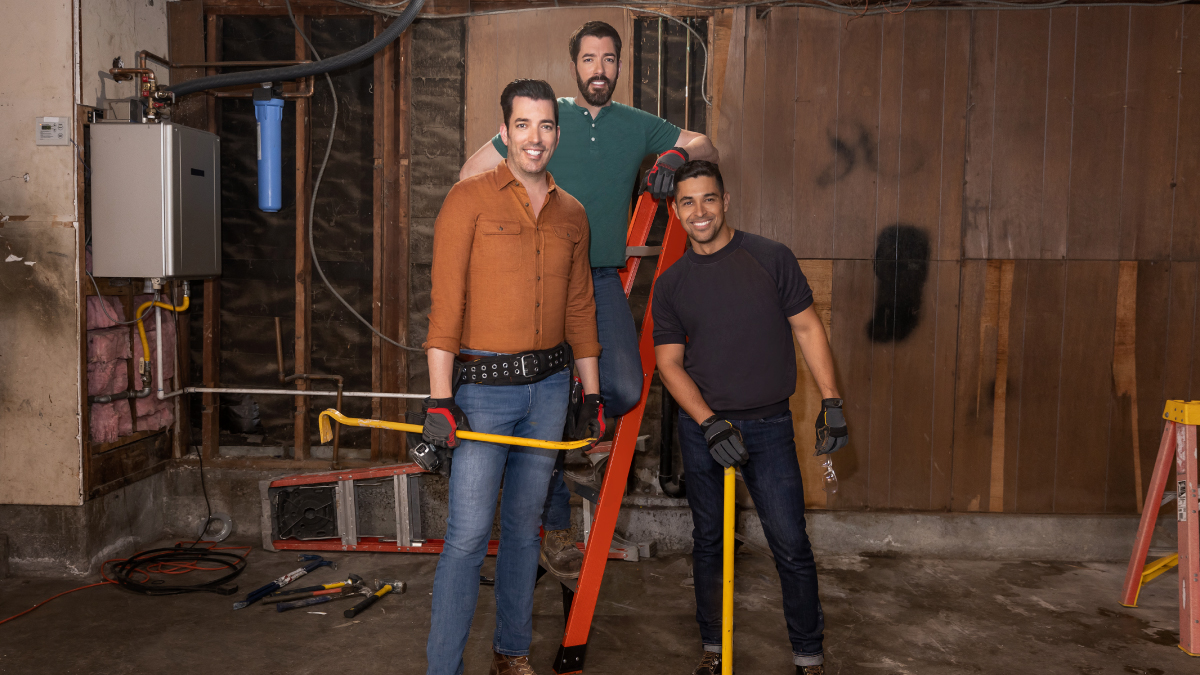 Wilmer Valderrama enlists the help of Drew and Jonathan Scott on Celebrity IOU