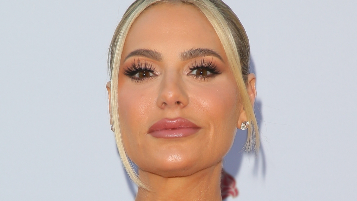 Dorit Kemsley.