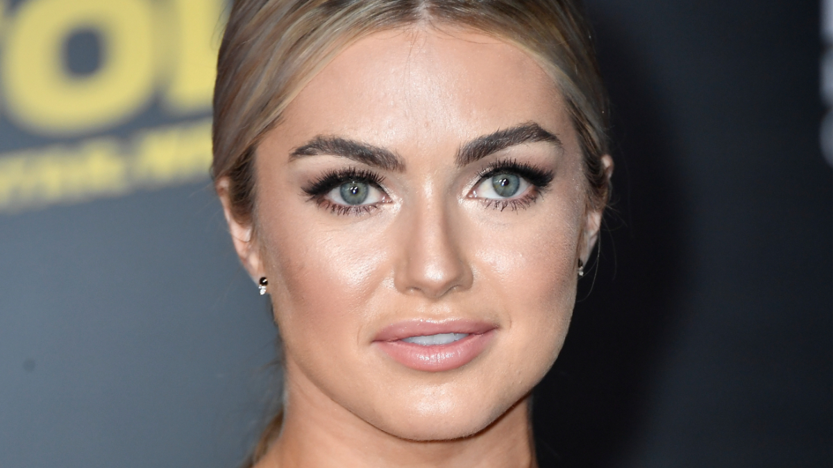 Lindsay Arnold.