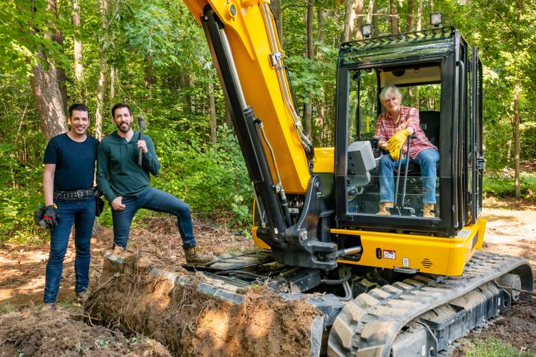 Glenn Close drives an excavator on Celebrity IOU