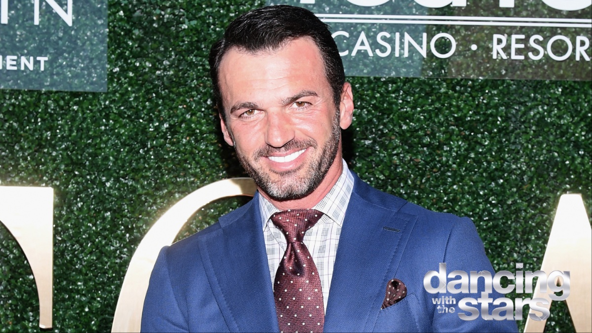 Tony Dovolani.