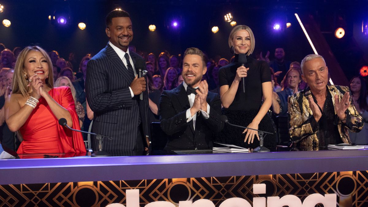 Carrie Ann Inaba, Alfonso Ribeiro, Derek Hough, Julianne Hough, and Bruno Tonioli