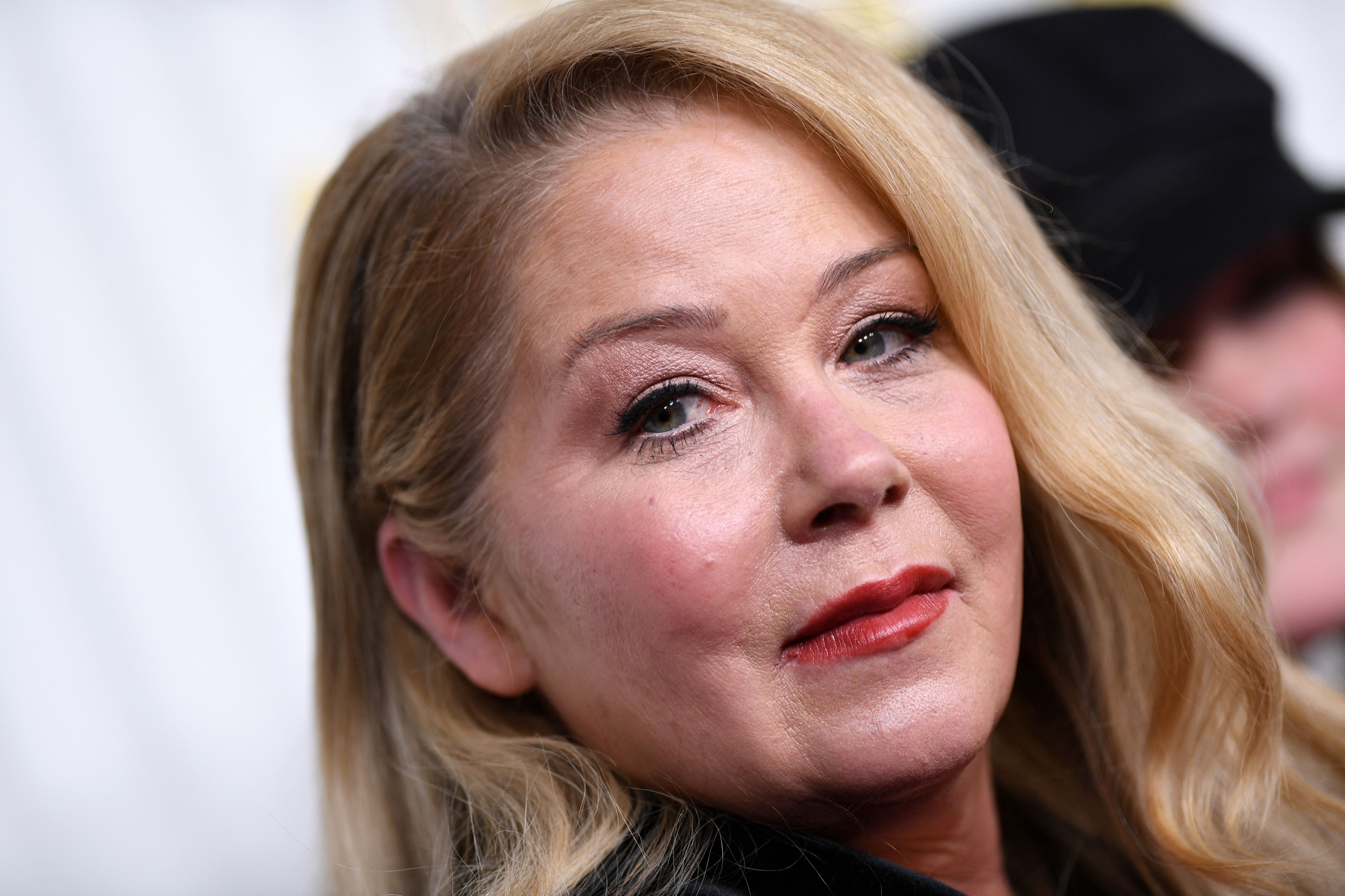 Christina Applegate Gives Detailed Update in Latest MS Battles ...