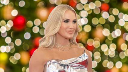 Carrie Underwood Surprises Churchgoers With Christmas Songs