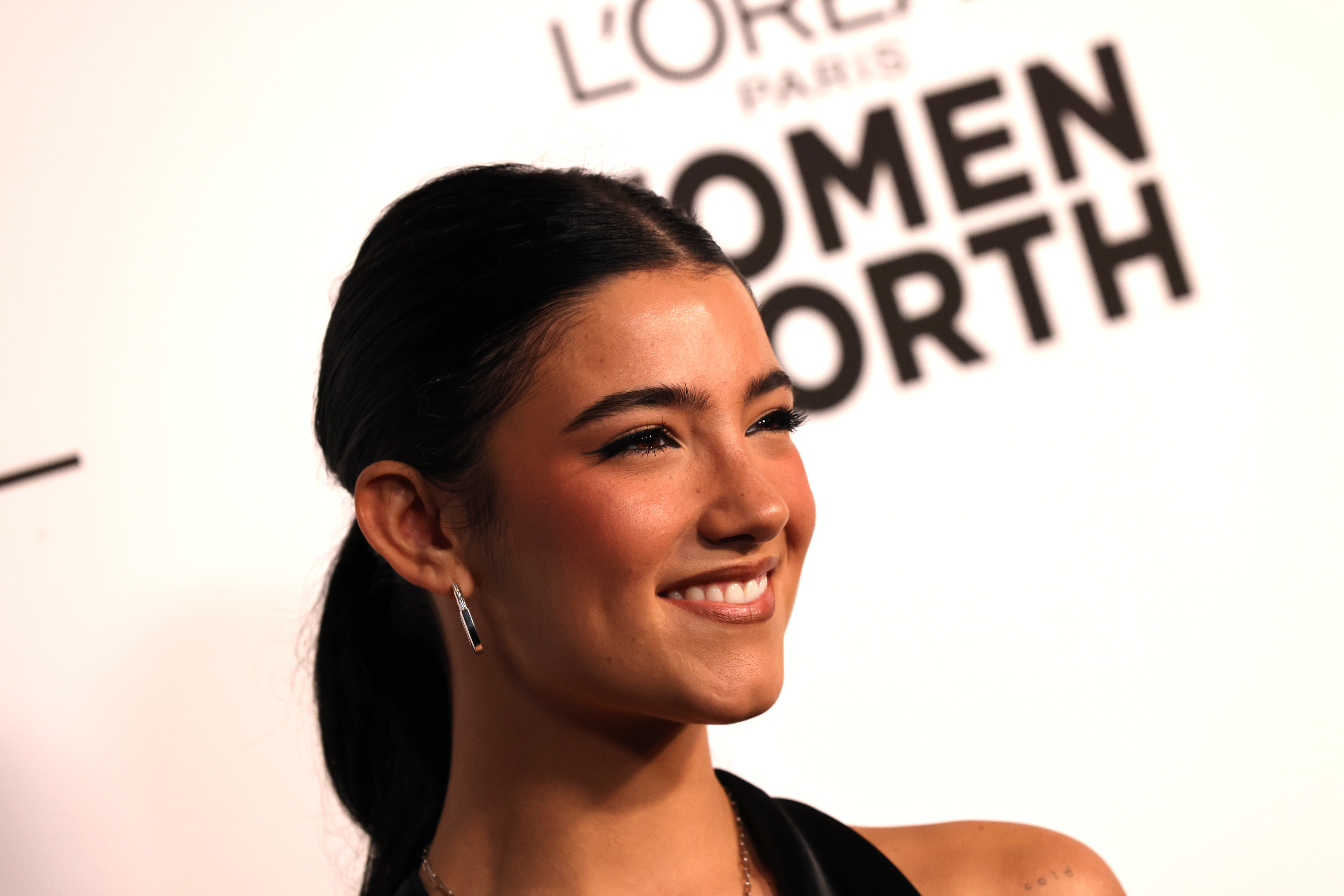 Charli D'Amelio Posts Uplifting Message for Fans After TikTok Goes Down ...