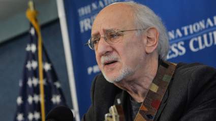 Peter Yarrow, of ‘Peter, Paul & Mary,’ Shared Enduring Love With Wife Mary Beth McCarthy
