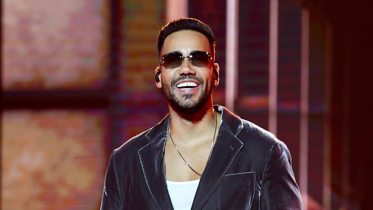 Singer Romeo Rnb Miriam Cruz Calls Romeo Santos Kiss a Dream on Instagram
