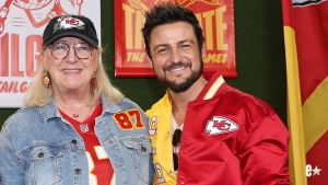 Donna Kelce, Tyler Hynes