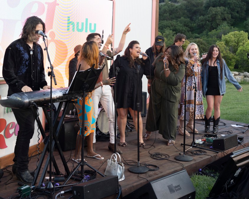 American Idol contestants singing at event