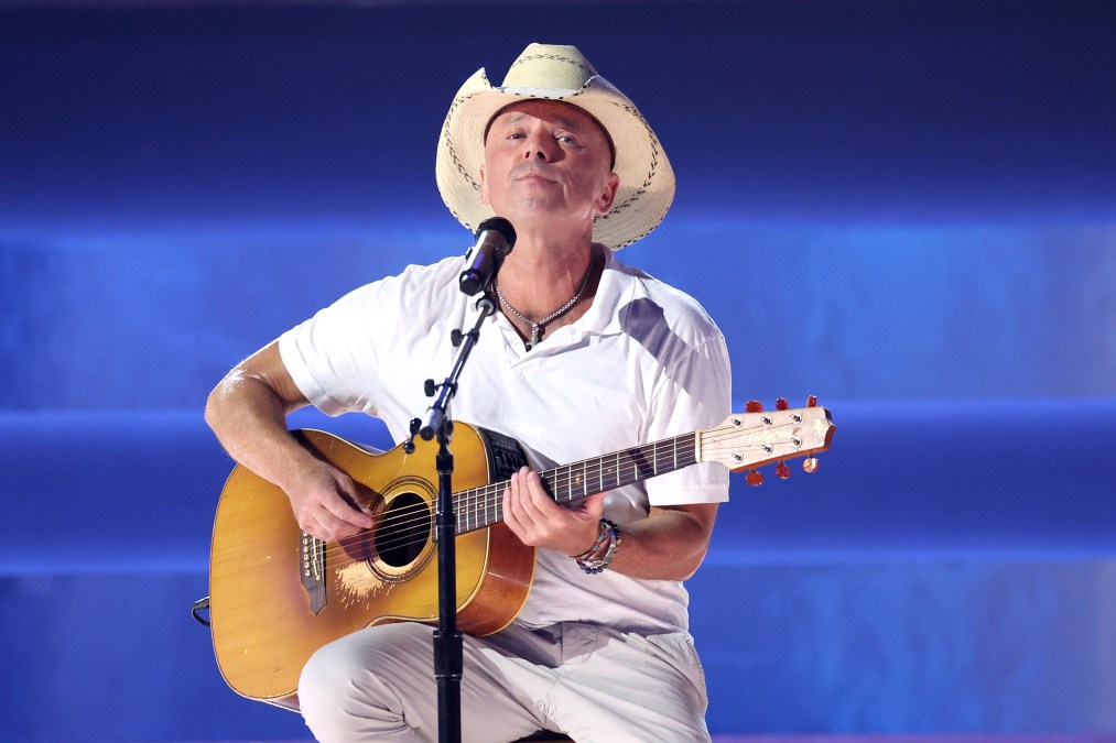 Kenny Chesney plays guitar
