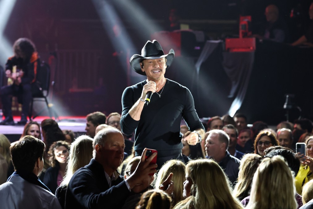 Tim McGraw surrounded by fans
