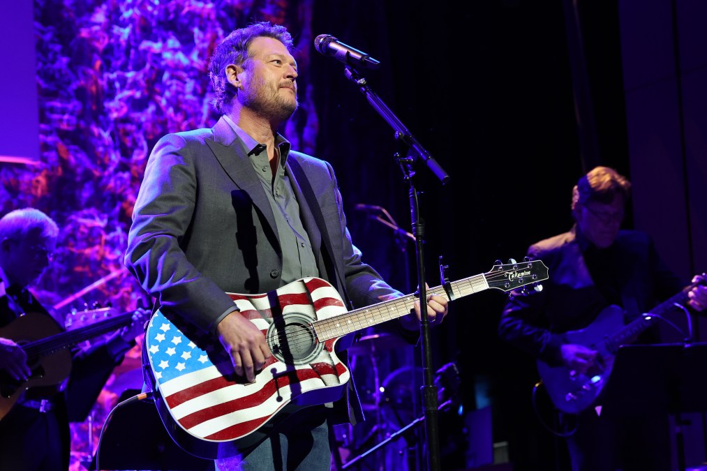Blake Shelton playing guitar