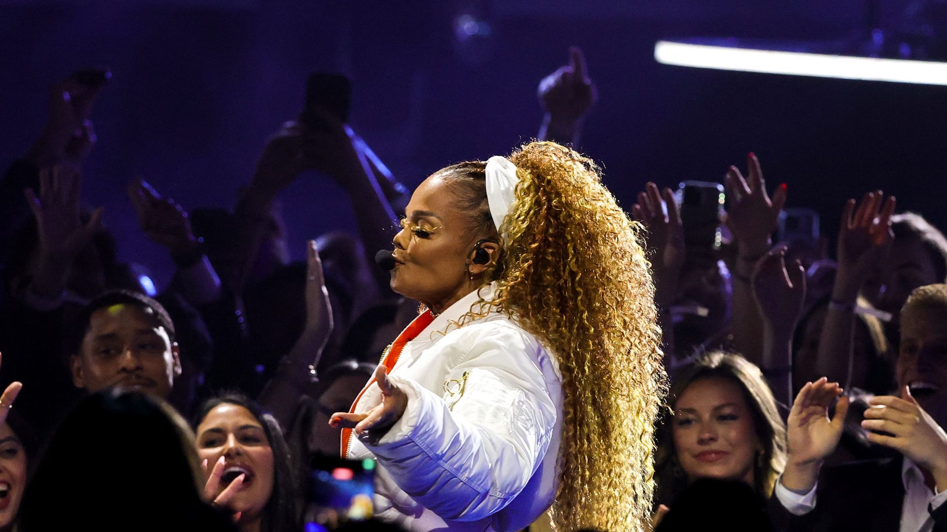Janet Jackson Gives Show-Stopping Performance at the 2025 AMAs ...