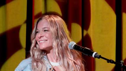 LeAnn Rimes Laughs Off Teeth Falling Out On Stage [VIDEO]