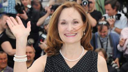 Beloved ’90s Star Resurfaces Looking So Different — and Still Stunning