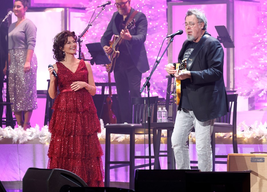 Vince Gill and Amy Grant performing together