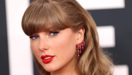 ‘Dancing With the Stars’ Pro Sends Plea to Taylor Swift