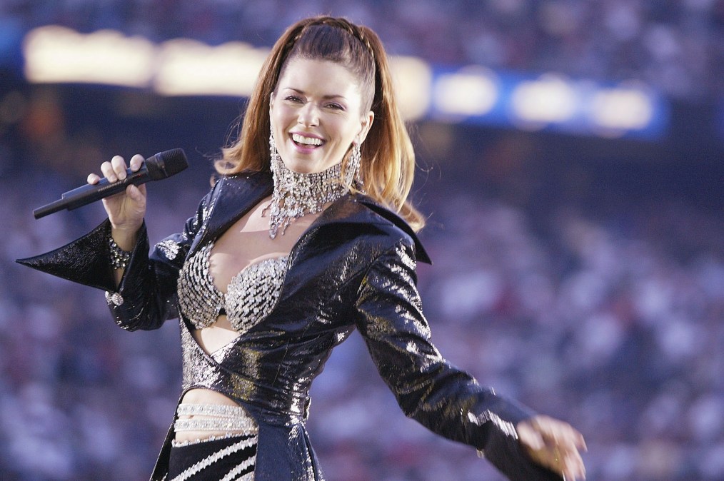 Shania Twain singing on stage