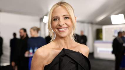 Sarah Michelle Gellar Embraces Inner ‘Aquaholic’ in Sizzling Swimsuit Photos