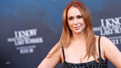 Jennifer Love Hewitt Wows Fans With Selena Gomez Cover