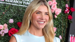Amanda Kloots smiling