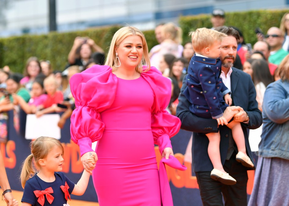 Kelly Clarkson & Brandon Blackstock with their kids.