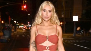 Iggy Azalea walking