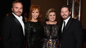 TV Producer Narvel Blackstock, singers Reba McEntire, Kelly Clarkson and Brandon Blackstock attend Muhammad Ali's Celebrity Fight Night XXI at the JW Marriott Phoenix Desert Ridge Resort & Spa on March 28, 2015 in Phoenix, Arizona