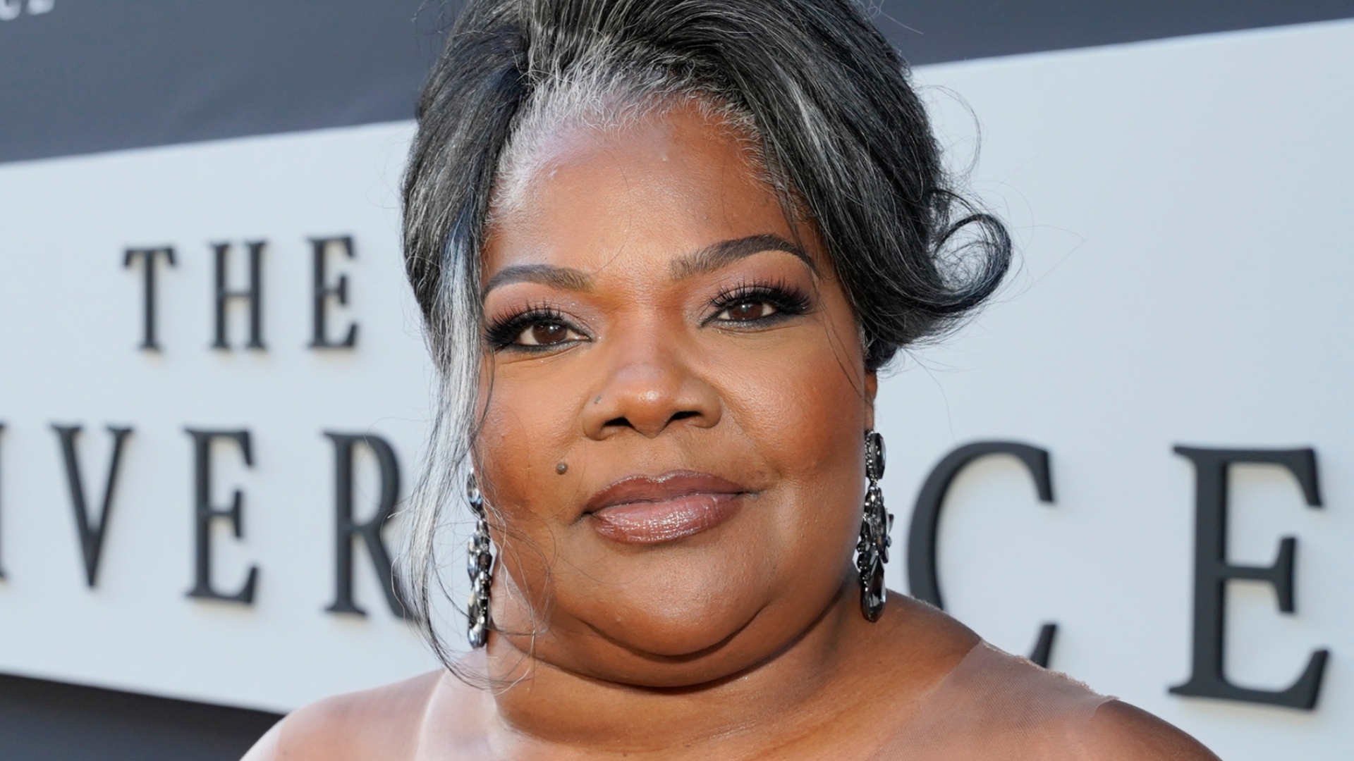 Mo’Nique smiling at an event for "The Deliverance"
