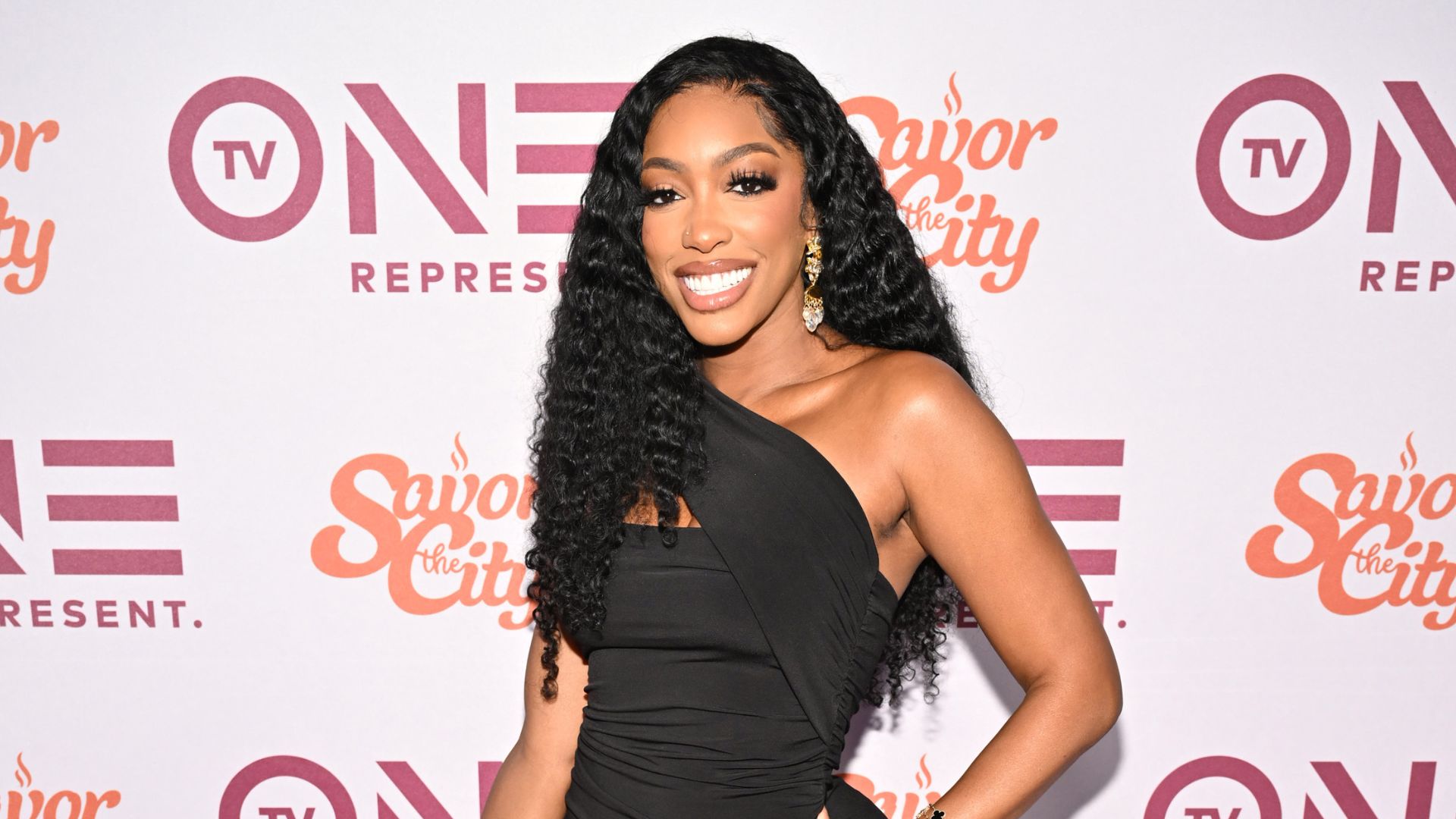 Porsha Williams attends TV One "Savor The City With Chef Jenard" Atlanta Premiere Celebration at ZuCot Art Gallery on April 01, 2025 in Atlanta, Georgia