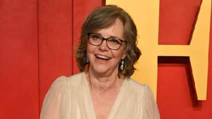 Sally Field’s Kids & Family: 5 Fast Facts You Need to Know