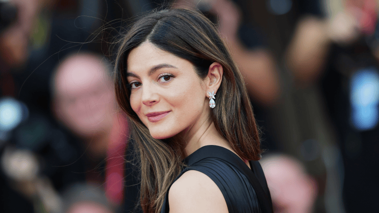 Monica Barbaro Handles Wardrobe Malfunction