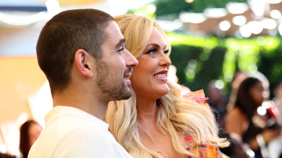 Alan Bersten and Elaine Hendrix.