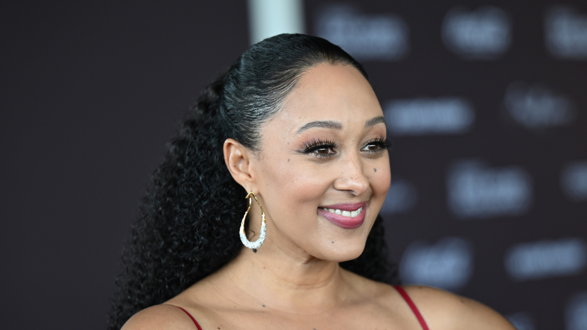 Tamera Mowry-Housley Bake Off