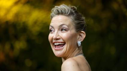 Kate Hudson Playfully Compares Herself to Kylie Jenner with Body Positive Bra Photos