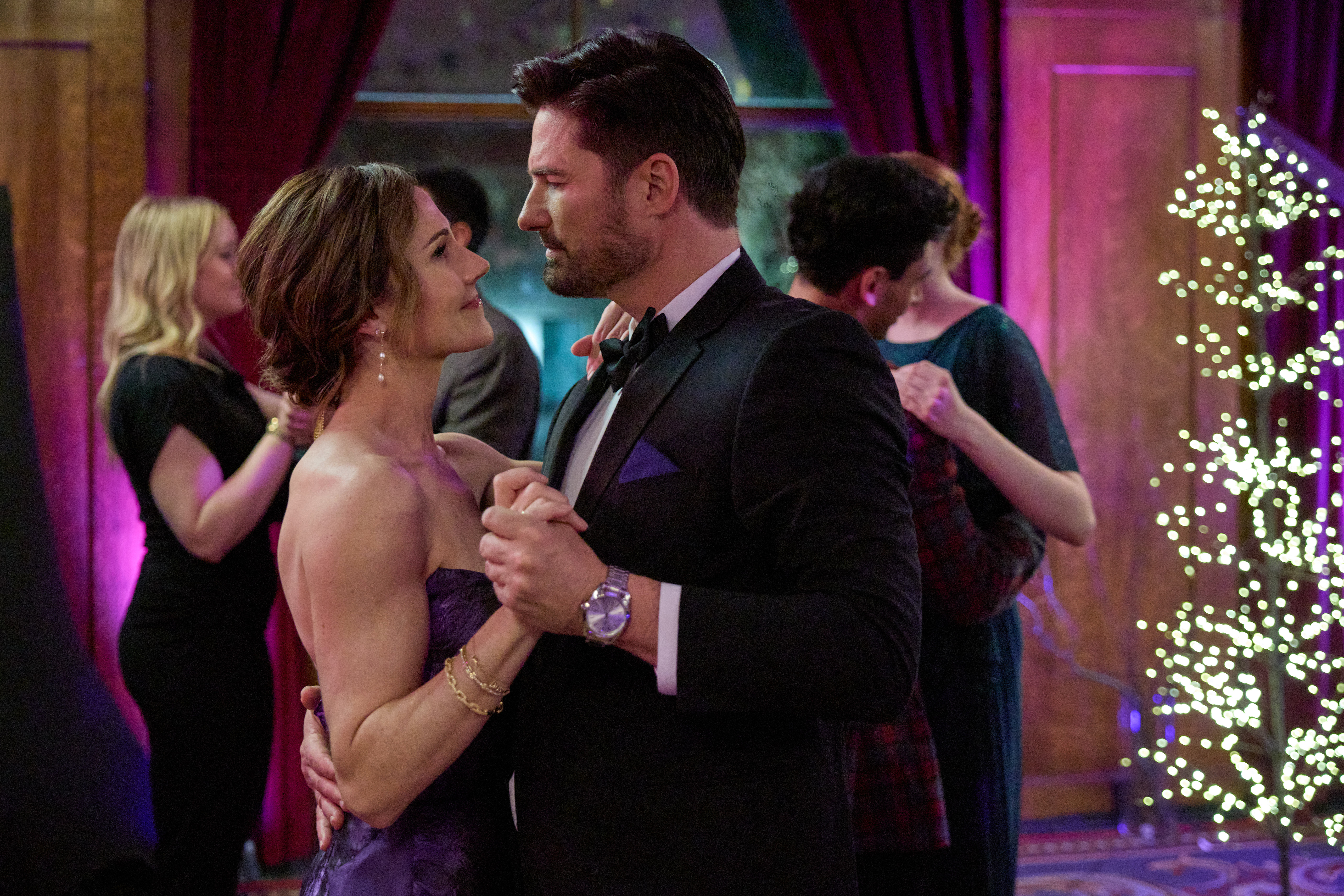 Why Nikki Deloach Instantly Said Yes To Hallmark S Home Turf