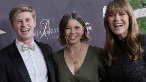 Robert Irwin, Bindi Irwin and Terri Irwin pose for a photo