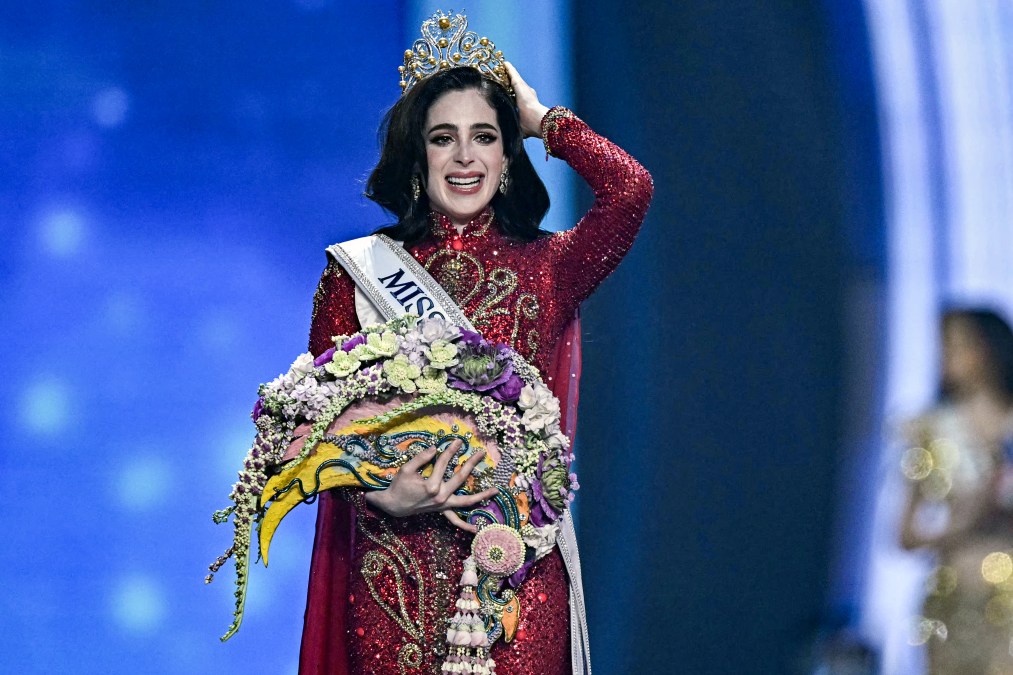 Miss Mexico Fatima Bosch wears the crown