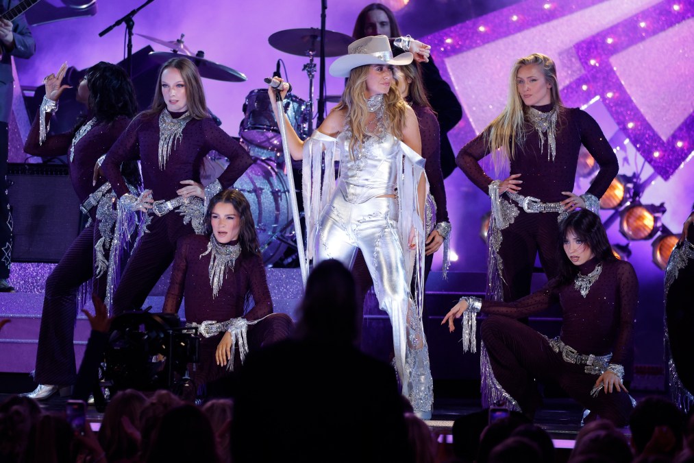 Lainey Wilson performing at the 2025 CMAs