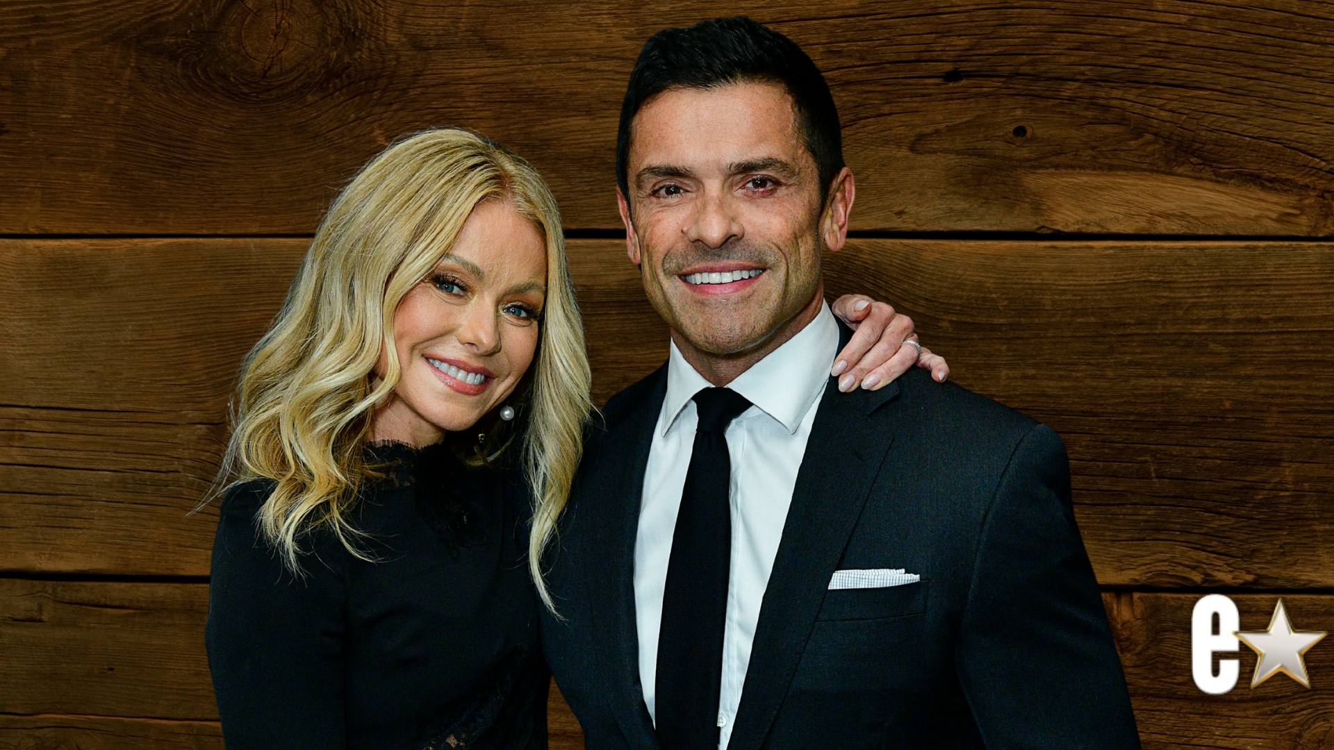 Kelly Ripa and Mark Consuelos smiling